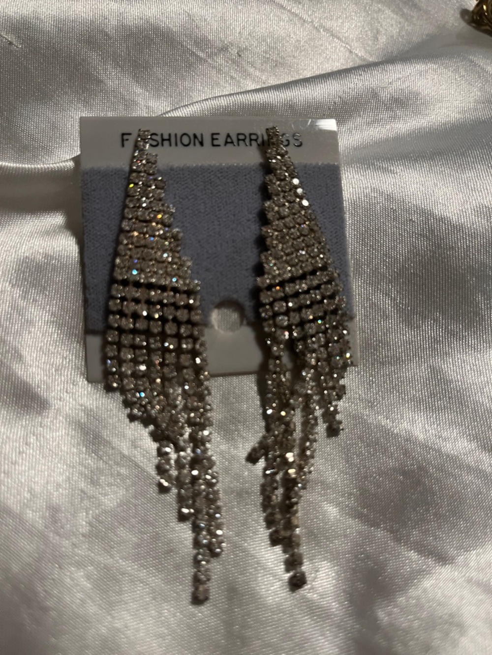 🤑3 for $12 🤑 Vintage Fashion Earrings Silver Rhinestone Dangle Earrings